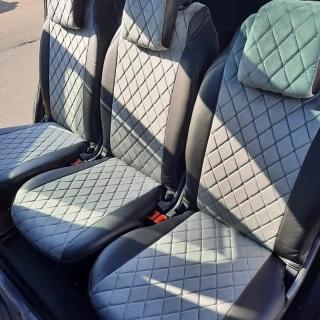 Авточехлы на задние сиденья Peugeot из черной экокожи и серого велюра в ромб